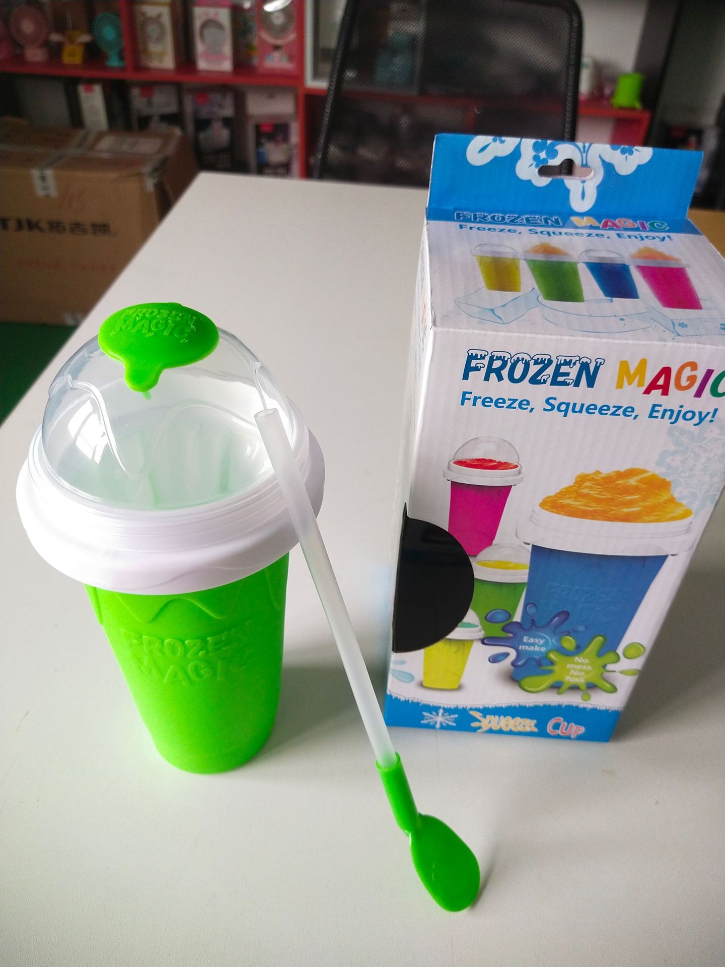 One Pinch Into An Slushy Cup, Shake The Smoothie Cup, And The Second Fast Cooling Cup Becomes A Pinch Cup.