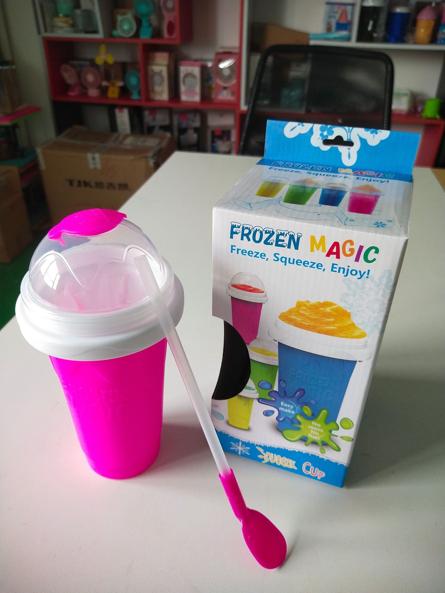 One Pinch Into An Slushy Cup, Shake The Smoothie Cup, And The Second Fast Cooling Cup Becomes A Pinch Cup.